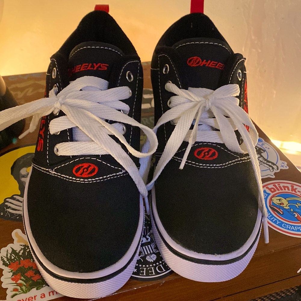 Rad heelys! Only worn a couple of times